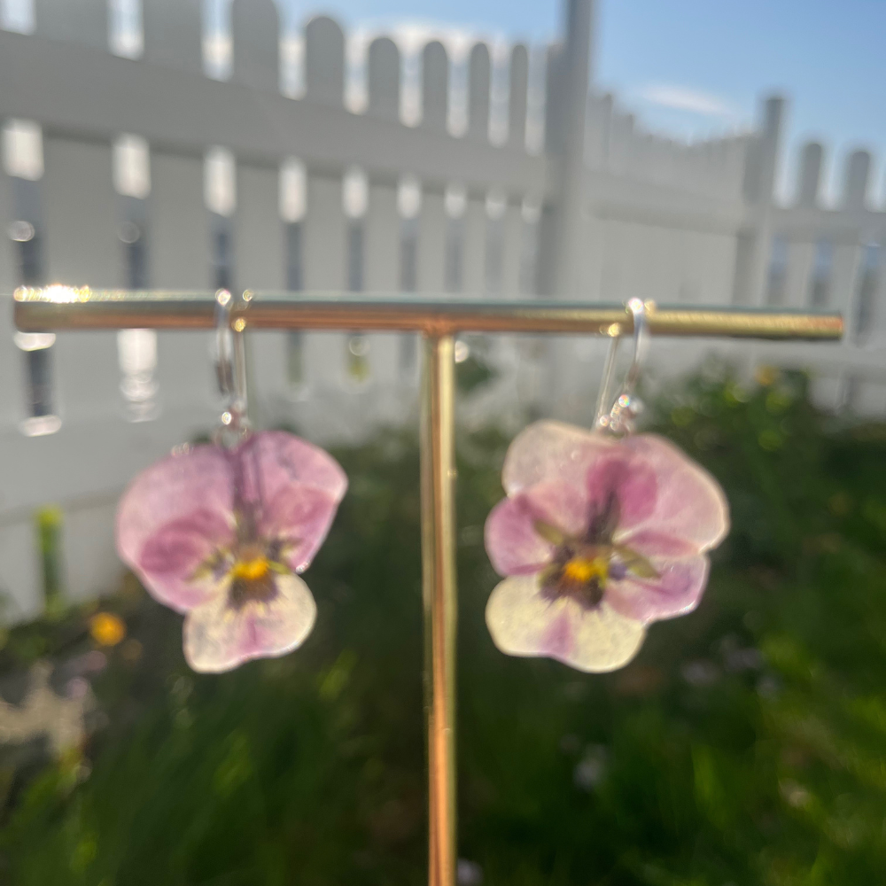 VIOLETTA øredobber, ekte stemorsblomst Viola tricolor, 925 sølv ørekroker