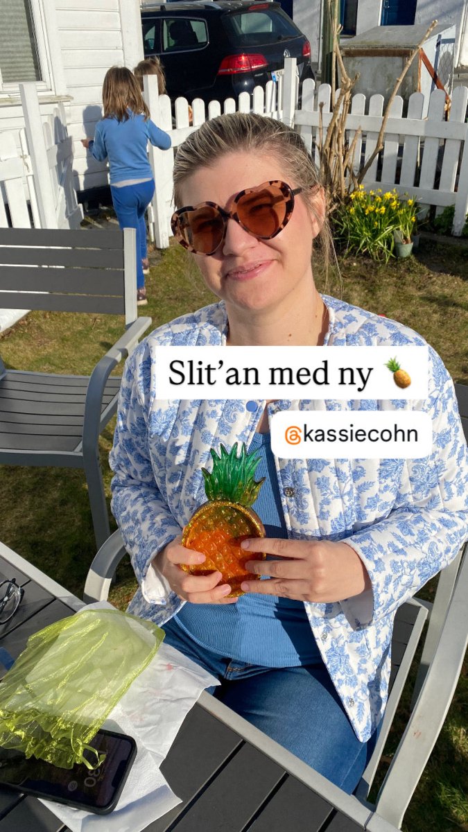 ANANAS pyntebrett, glitrende ombré kunstharpiks - KNASK
