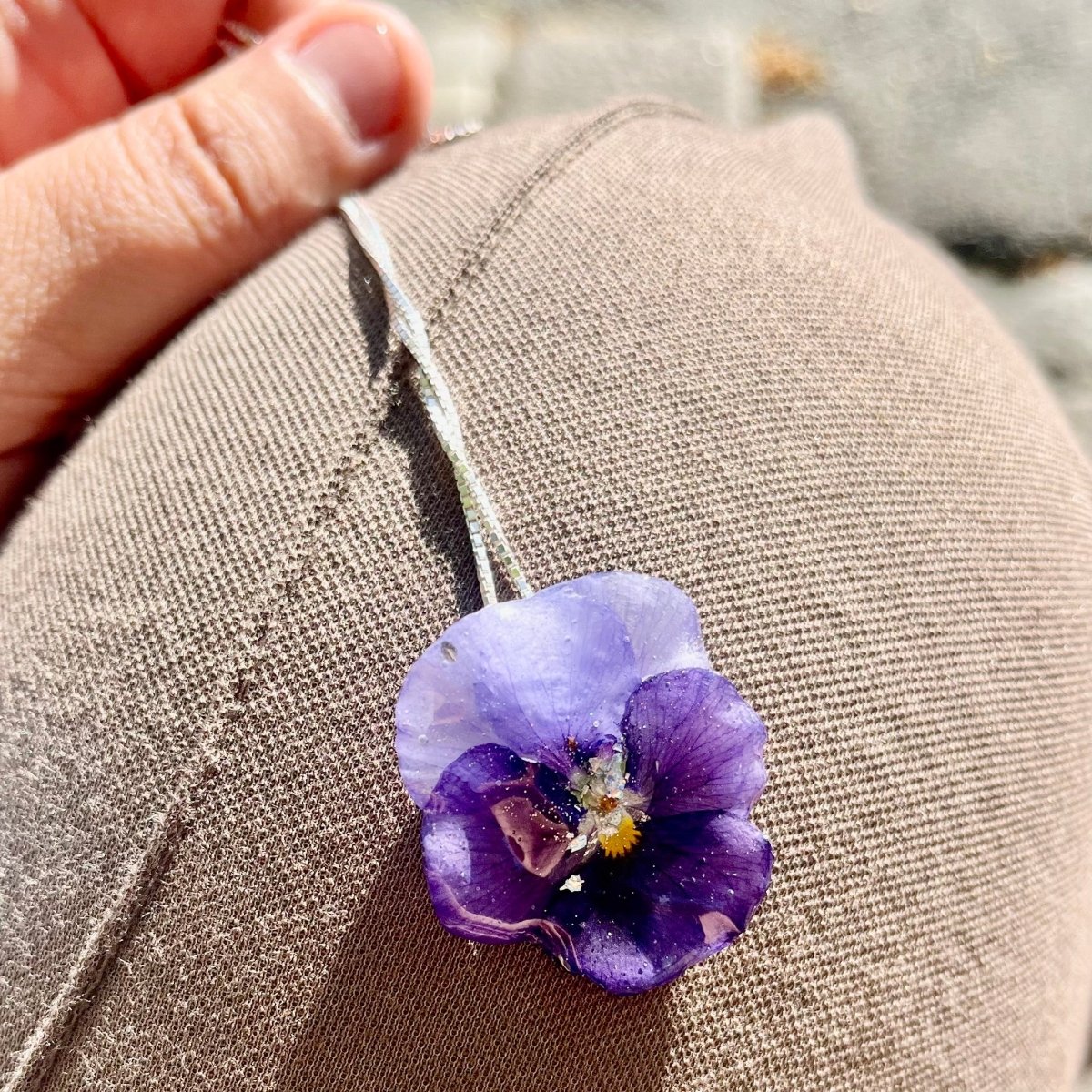 ÅSE FIOL blomstersmykke, 3D - tørket stemorsblomst, 925 sølvkjede - Smykke KNASK