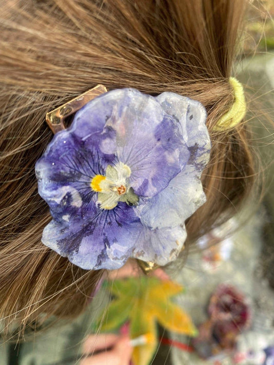 Blå stemorsblomst hårspenne, krokodilleklemme, ekte tørket blomst - KNASK