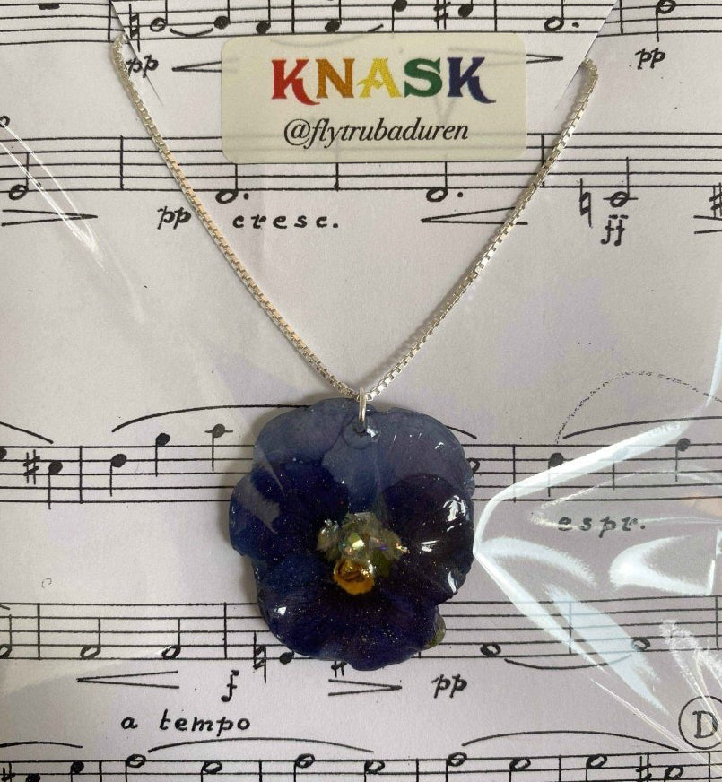 GRIEG BLÅ FIOL blomstersmykke, ekte stemorsblomst, 925 sølvkjede - KNASK