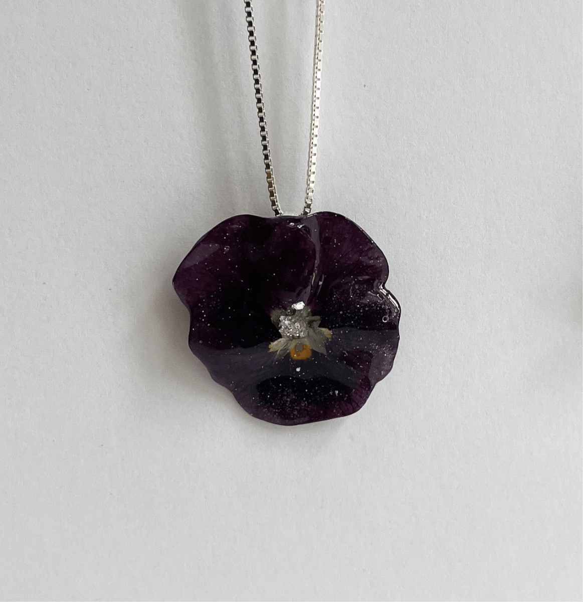 BURGUNDER FIOL blomstersmykke, ekte stemorsblomst, 925 sølvkjede - KNASK