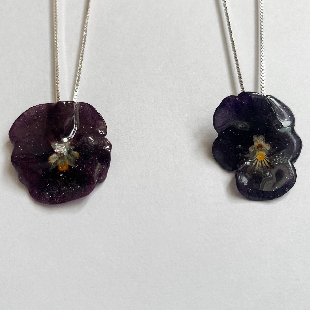 BURGUNDER FIOL blomstersmykke, ekte stemorsblomst, 925 sølvkjede - KNASK