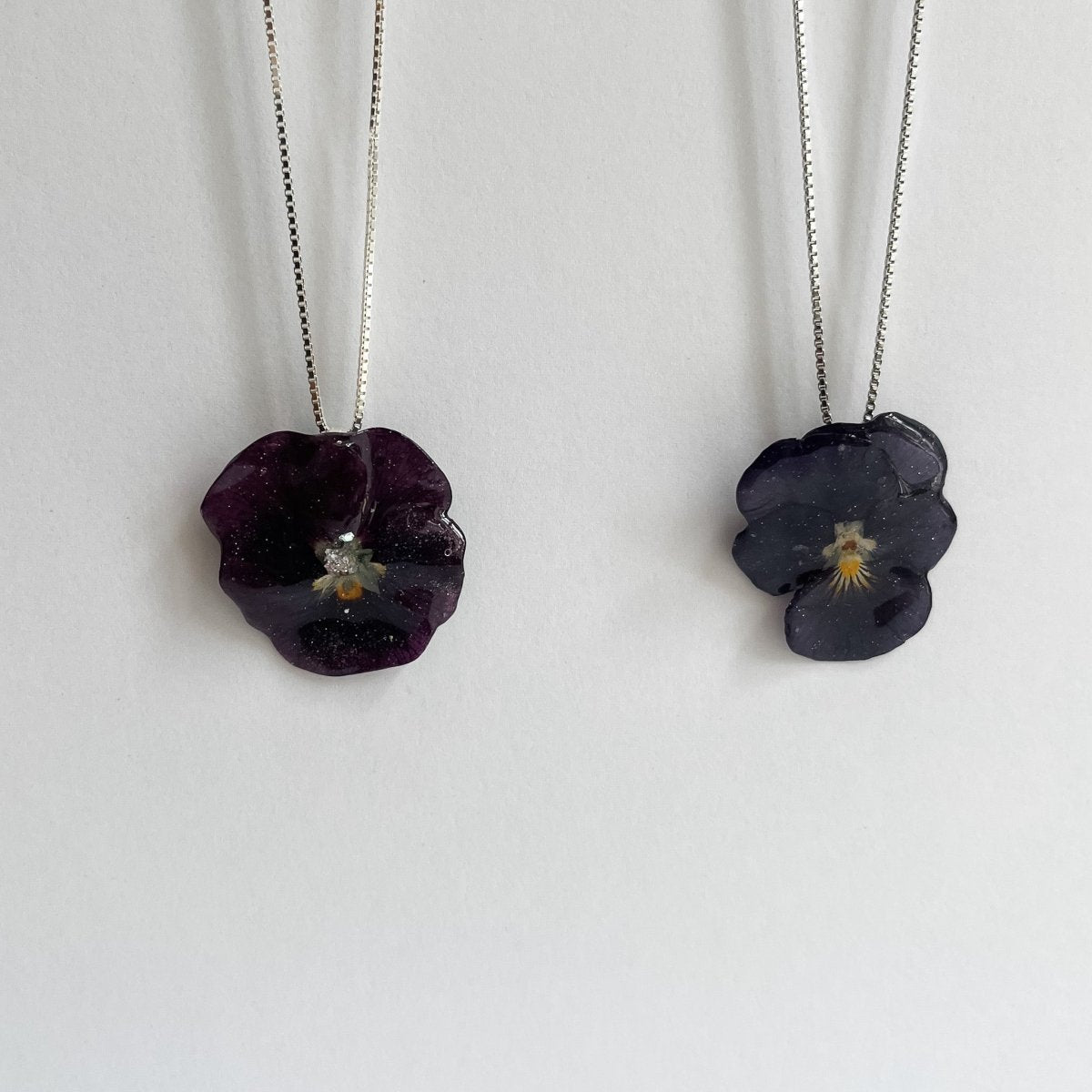 BURGUNDER FIOL blomstersmykke, ekte stemorsblomst, 925 sølvkjede - KNASK