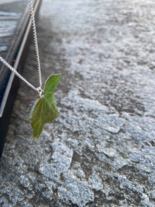 EFØY smykke av ekte tørket blad, overKNASKelse - KNASK