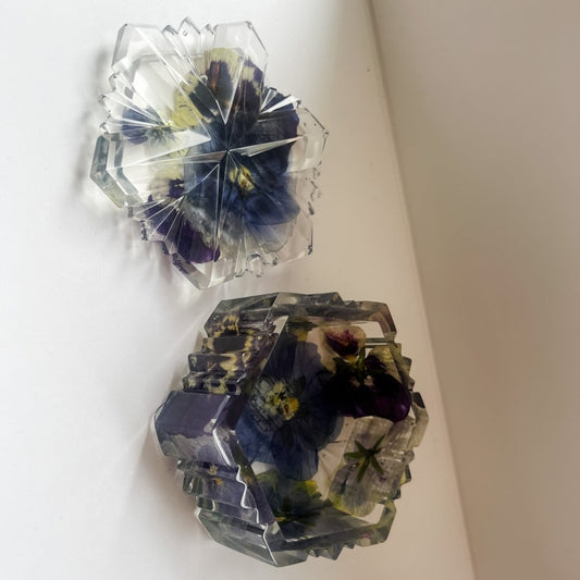 FROST FIOL smykkeskrin, blå og lilla fioler, ekte stemorsblomst - KNASK