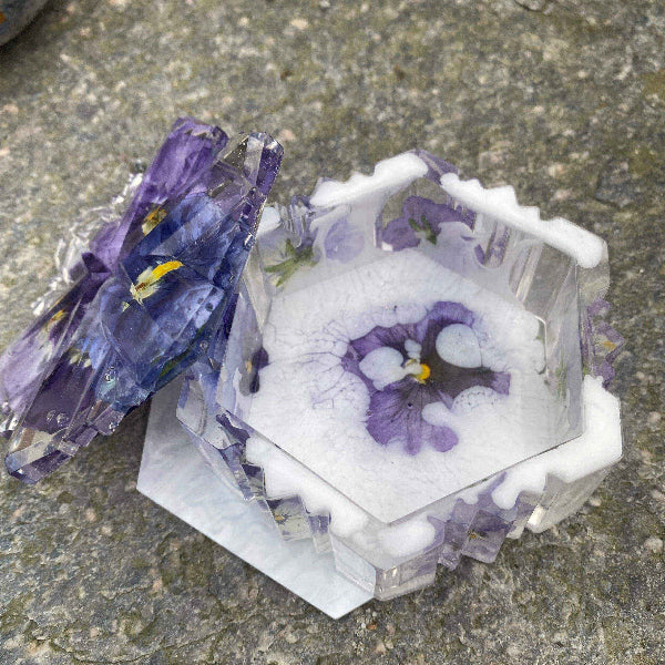 Frost smykkeskrin, blå og lilla fioler, ekte stemorsblomst - KNASK