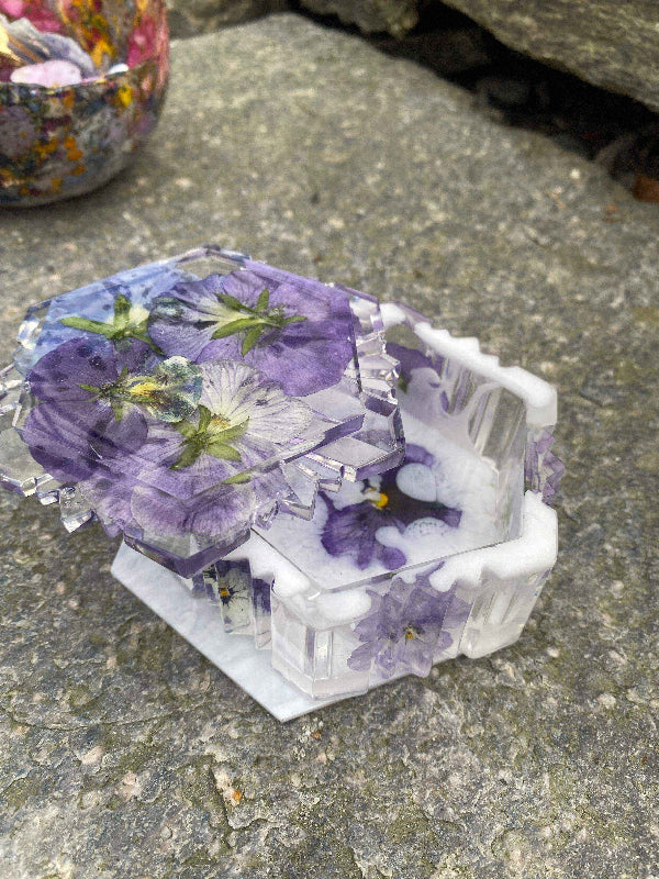 Frost smykkeskrin, blå og lilla fioler, ekte stemorsblomst - KNASK