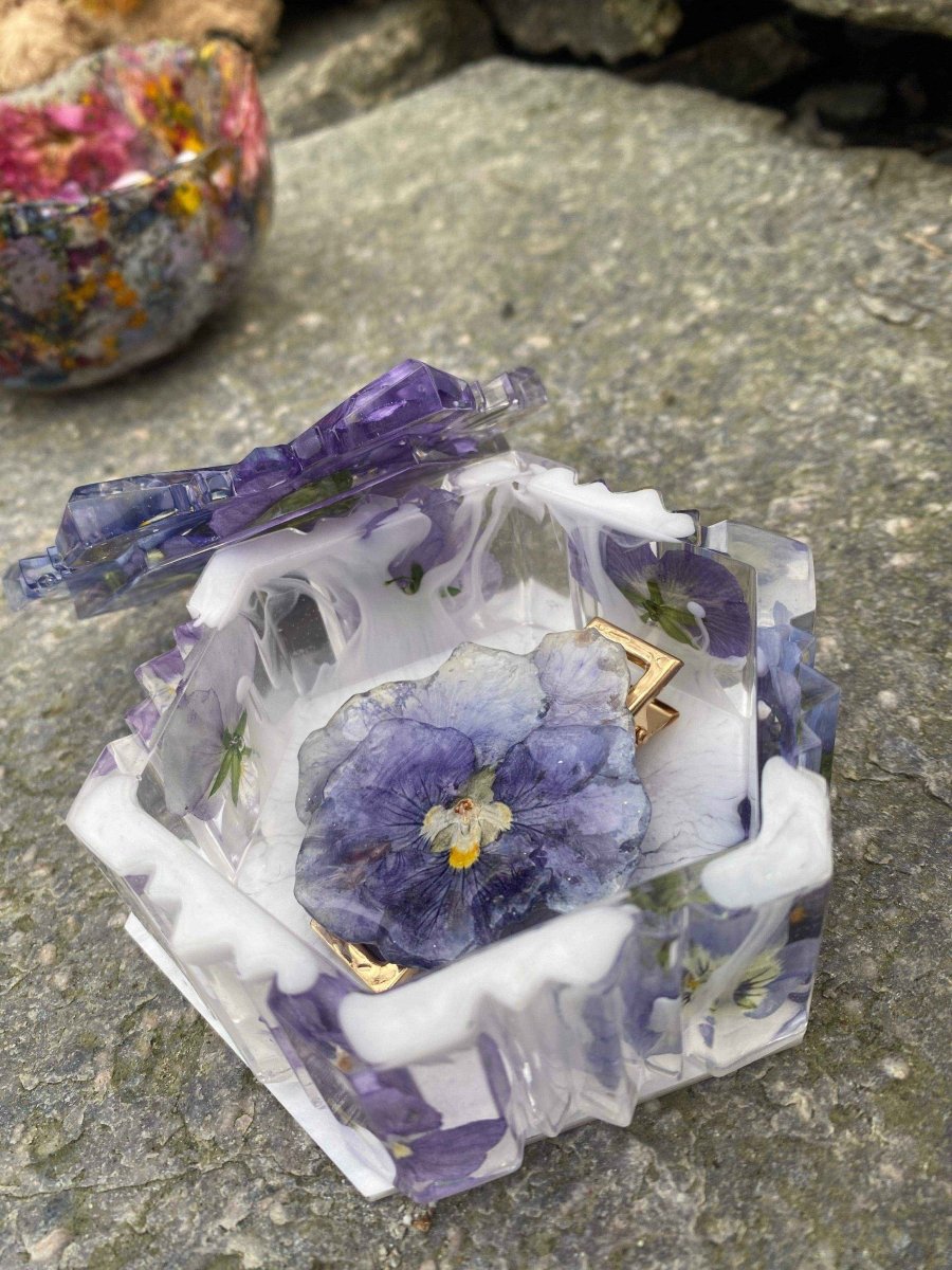 Frost smykkeskrin, blå og lilla fioler, ekte stemorsblomst - KNASK