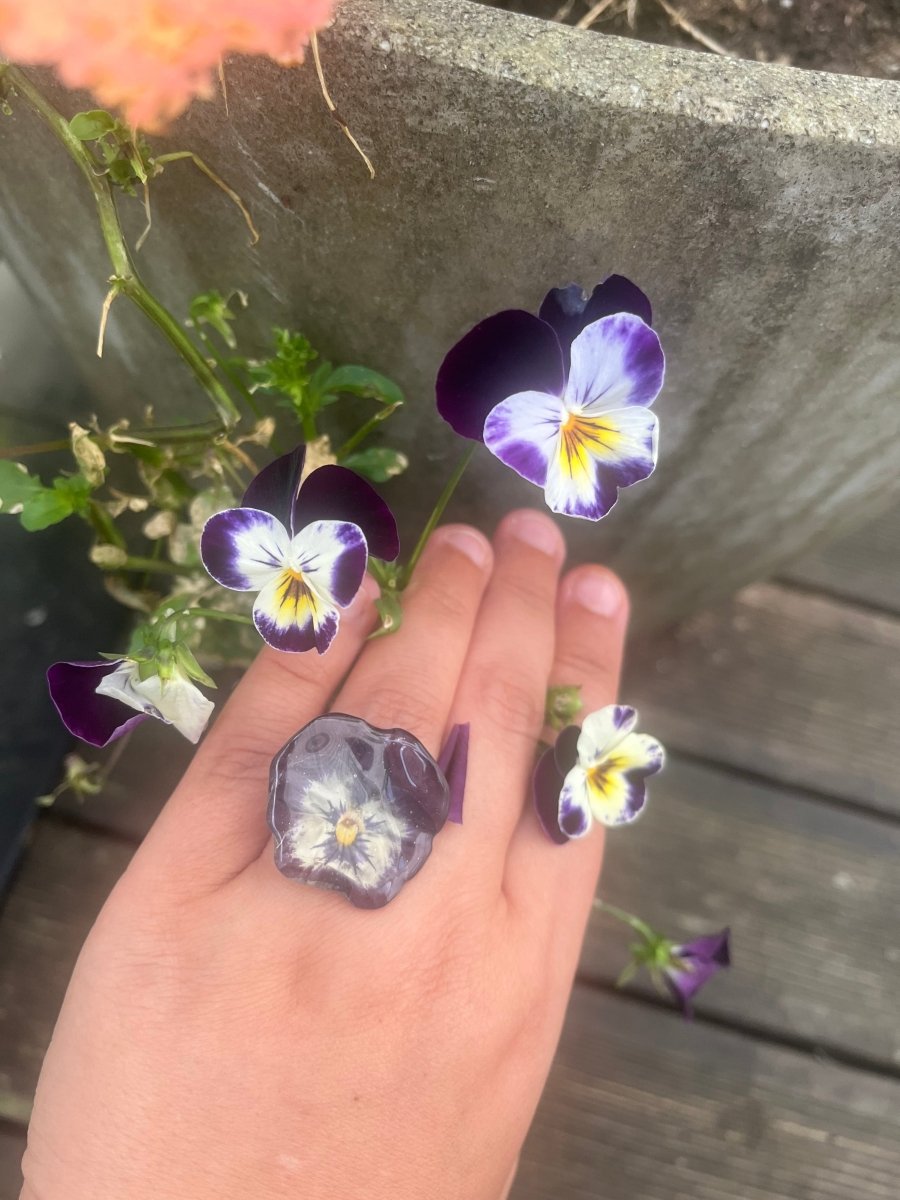 GLAMOUR FIOL ring, tørket stemorsblomst, justerbar - Ringer KNASK