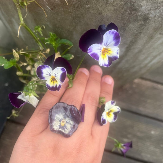 GLAMOUR FIOL ring, tørket stemorsblomst, justerbar - Ringer KNASK