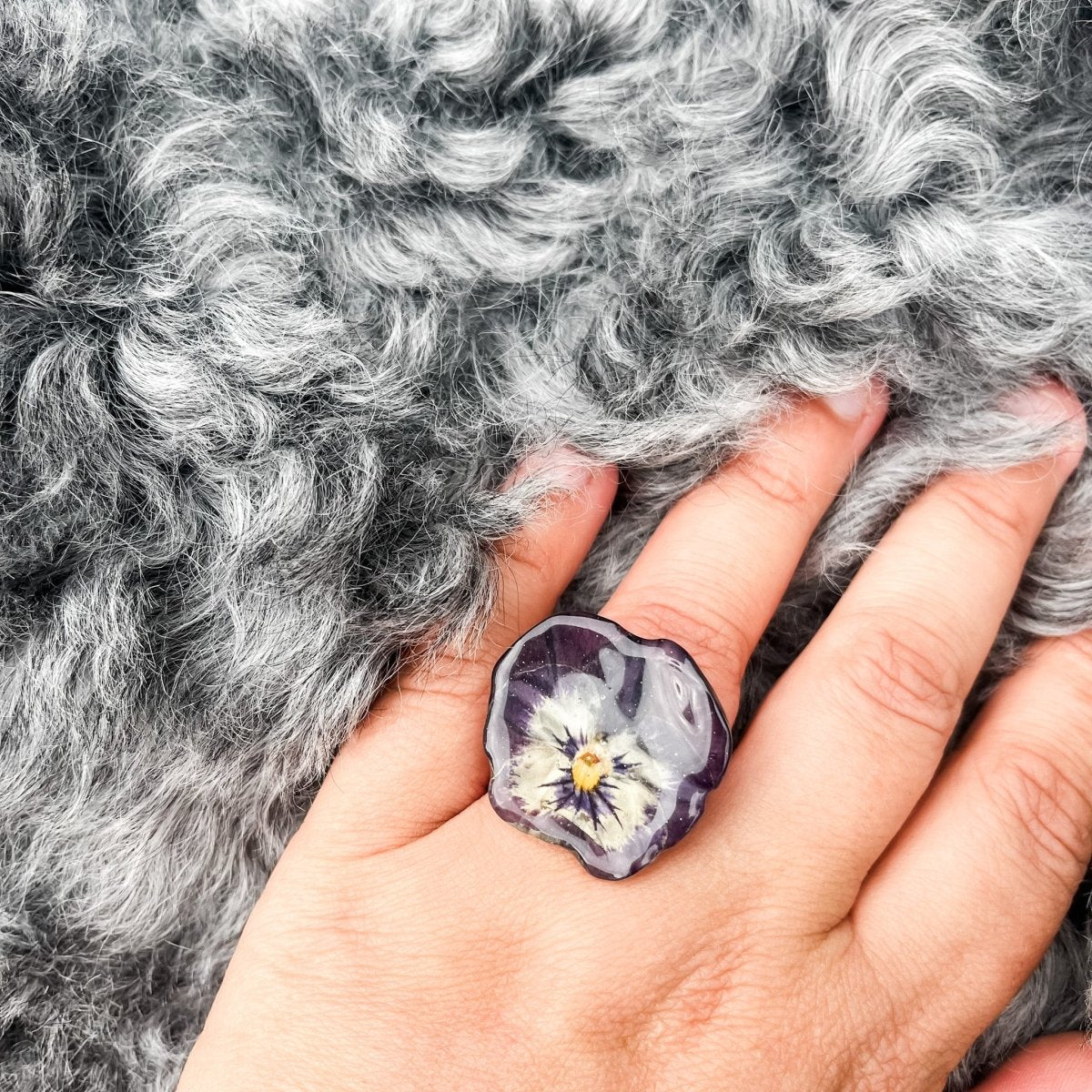 GLAMOUR FIOL ring, tørket stemorsblomst, justerbar - Ringer KNASK
