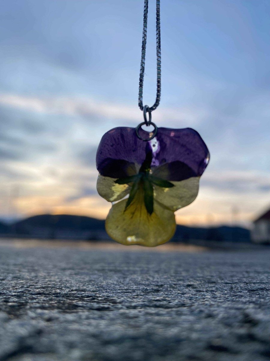 GUL OG LILLA STEMORSBLOMST blomstersmykke, 3D-tørket fiol, 925 sølvkjede - KNASK