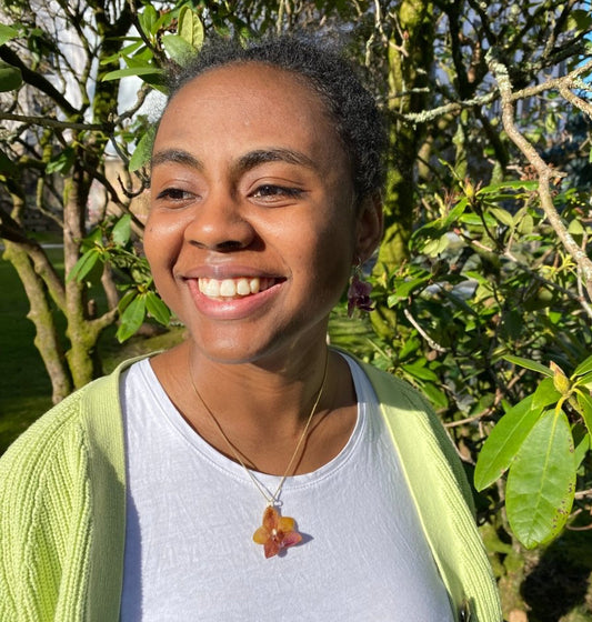 Gylden orkidé-smykke, gullbelagt messingkjede - KNASK