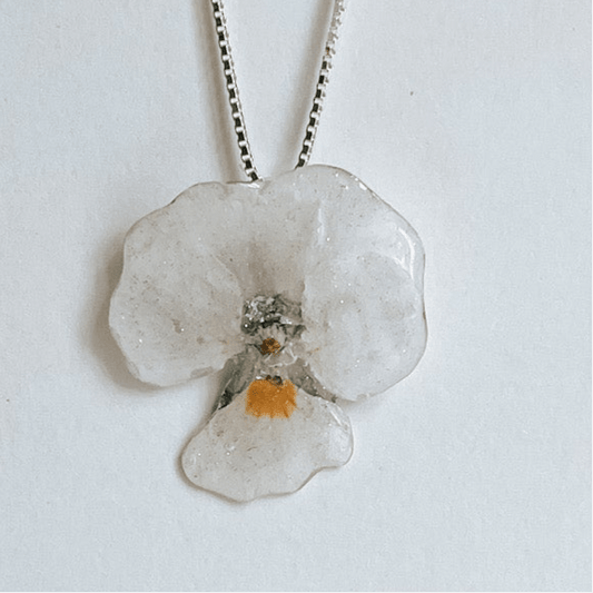 HVIT FIOL blomstersmykke, tørket stemorsblomst, 925 sølvkjede - KNASK
