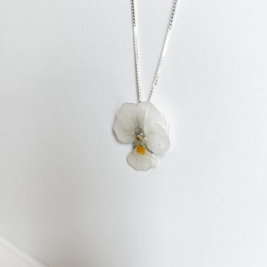 HVIT FIOL blomstersmykke, tørket stemorsblomst, 925 sølvkjede - KNASK