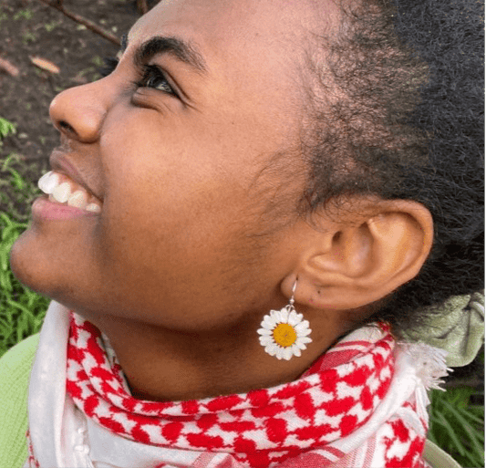 MARGERITT øredobber, 925 sølv ørekroker, ekte tørkede blomster - KNASK