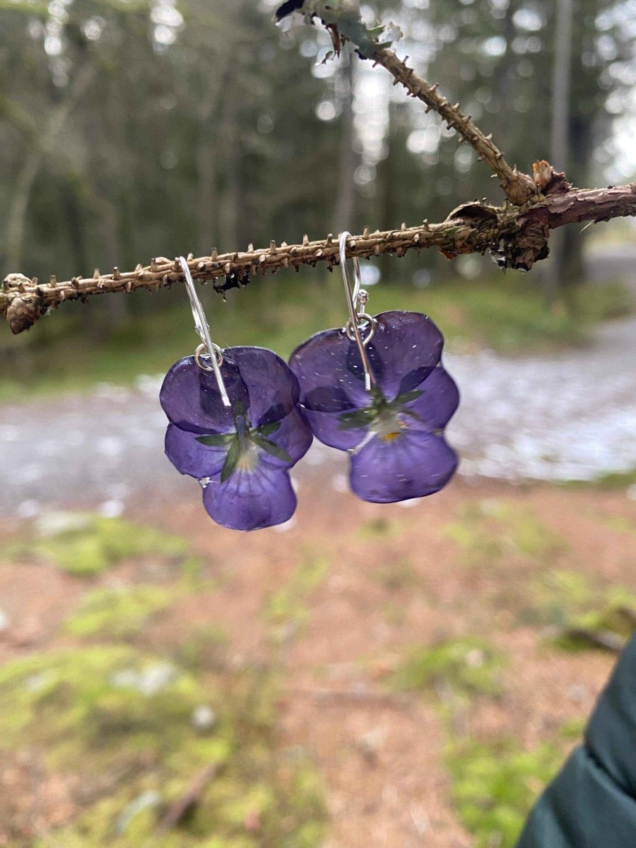 Midnatt fioler øredobber, 3D stemorsblomst, sølv - KNASK