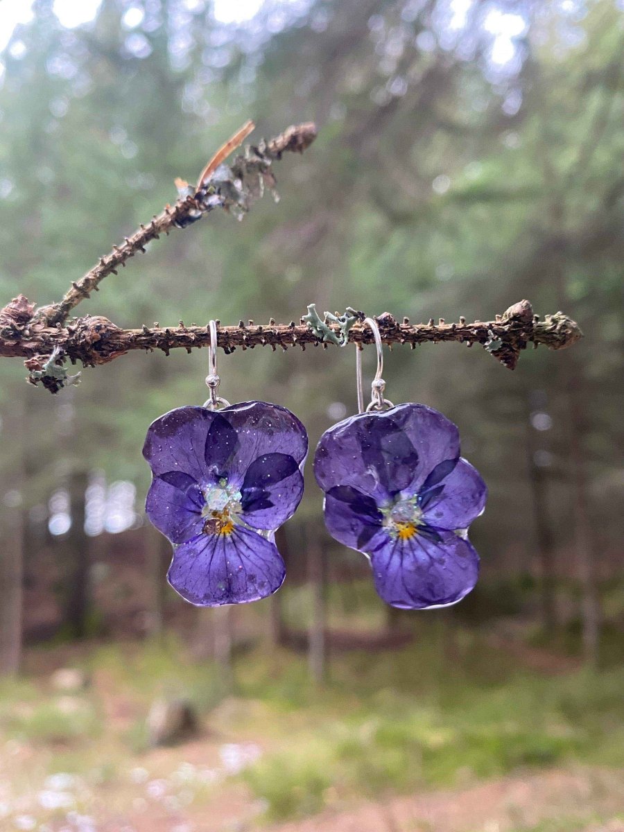 Midnatt fioler øredobber, 3D stemorsblomst, sølv - KNASK
