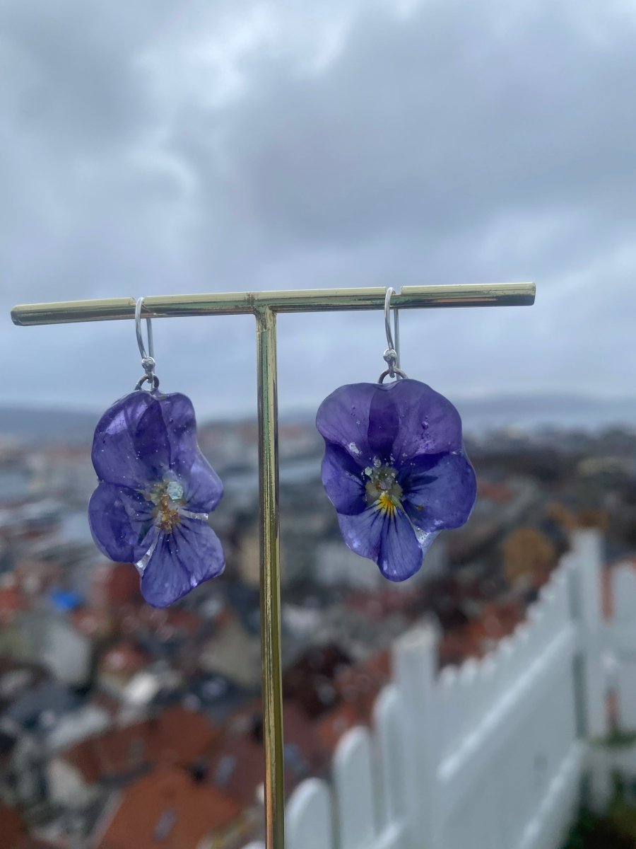 Midnatt fioler øredobber, 3D stemorsblomst, sølv - Øredobber KNASK
