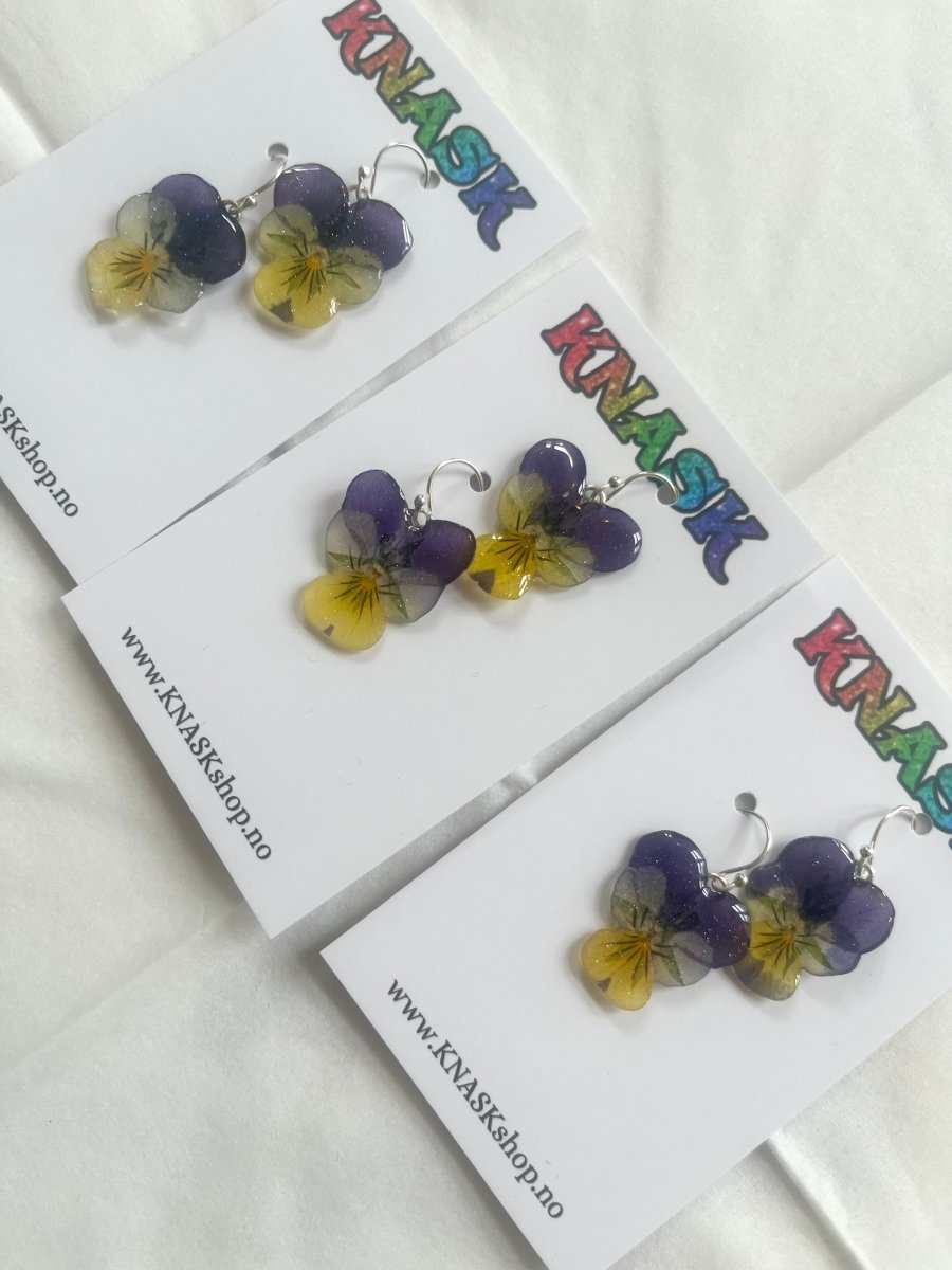 NATT OG DAG øredobber, ekte presset stemorsblomst Viola tricolor, 925 sølv ørekroker - KNASK