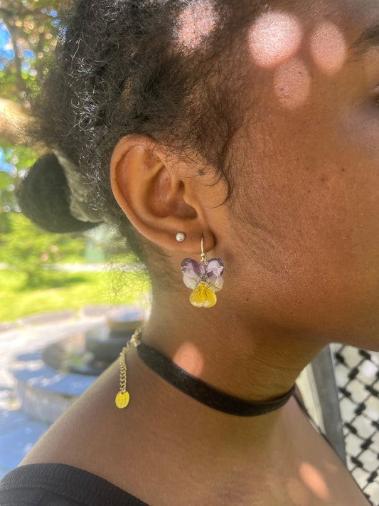 NATT OG DAG øredobber, ekte presset stemorsblomst Viola tricolor, 925 sølv ørekroker - KNASK