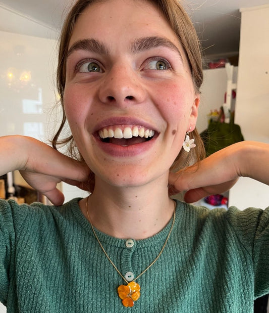 ORANGE FIOL blomstersmykke, 3D - tørket stemorsblomst, 925 sølvkjede - Smykke KNASK