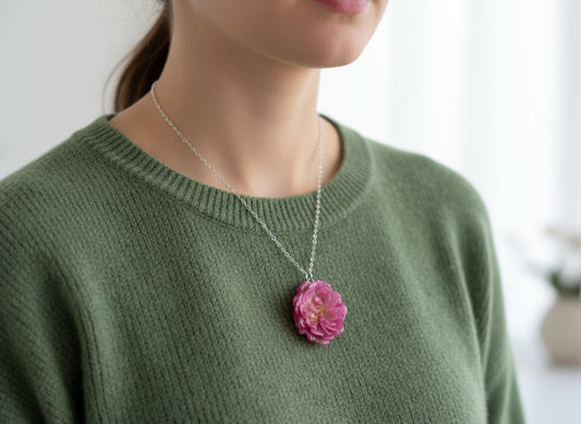 ROSA BUSKROSE blomstersmykke, sølvkjede - KNASK