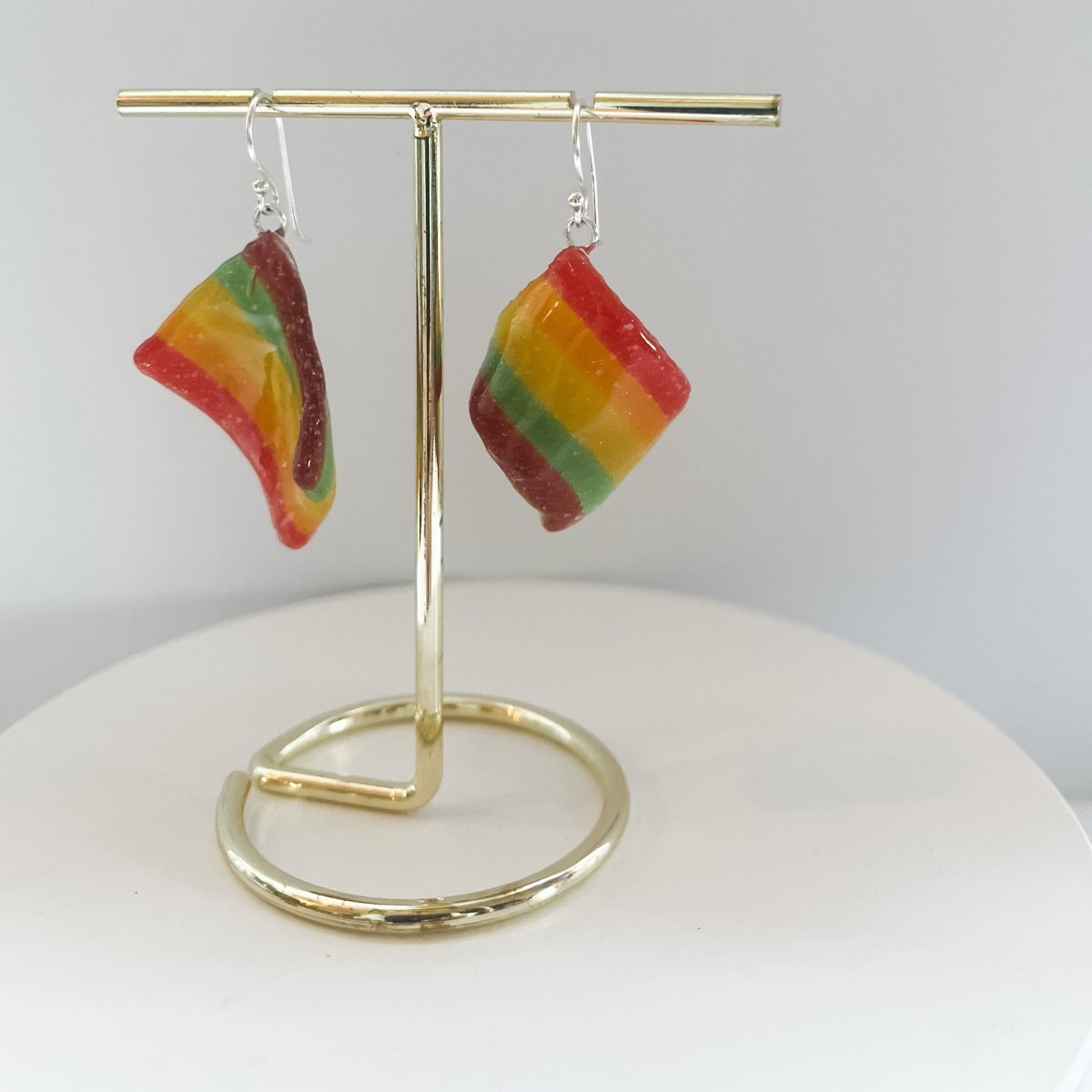 SKEIVE PRIDE øredobber, ekte regnbue - snop (🇵🇸10% til Gaza ❤️🩹) - KNASK
