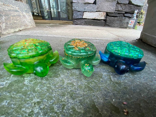 SKILPADDE smykkeskrin med lokk - KNASK