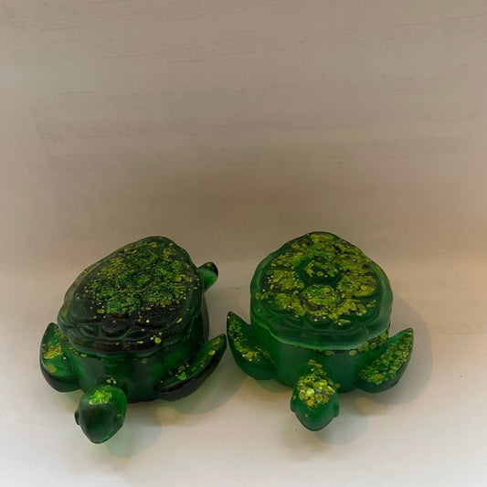 SKILPADDE smykkeskrin med lokk - glitrende kunstharpiks - Interiør KNASK