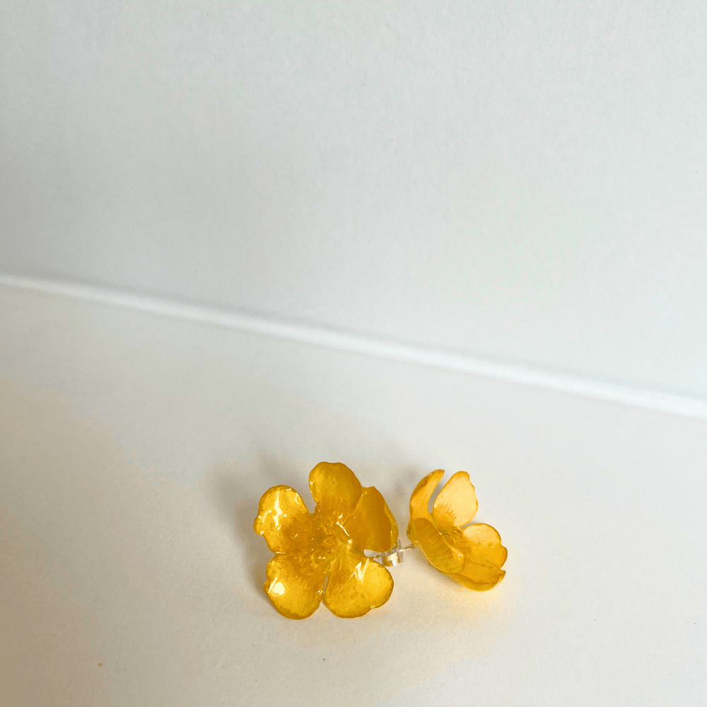 SMØRBLOMST blomstersmykke 3D, sølv ørestift med lås, ekte tørket blomst - Øredobber KNASK