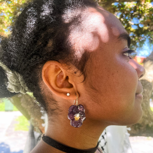 SOLBÆR-FIOLER øredobber, 3D-tørket stemorsblomst, sølv ørekroker - KNASK