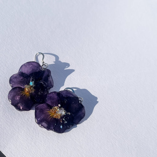 SOLBÆR-FIOLER øredobber, 3D-tørket stemorsblomst, sølv ørekroker - KNASK