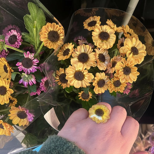 SOLLYKKE ring - ekte tĂžrket blomst, justerbar - Ringer KNASK