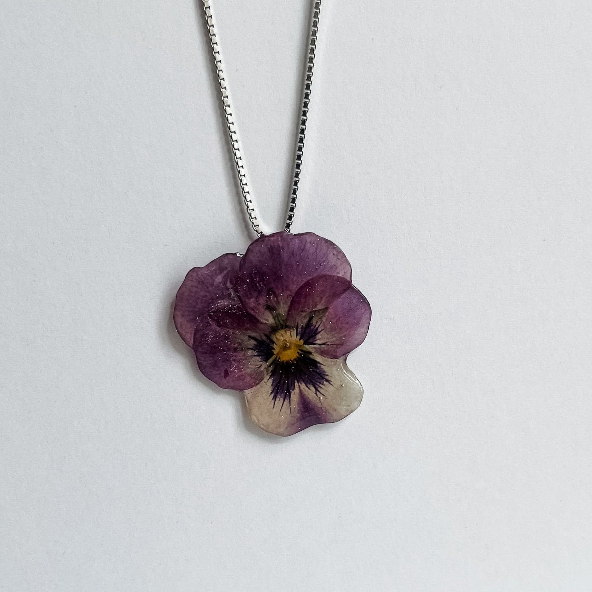 VIOLETTA øredobber, ekte stemorsblomst Viola tricolor, 925 sølv ørekroker - Øredobber KNASK