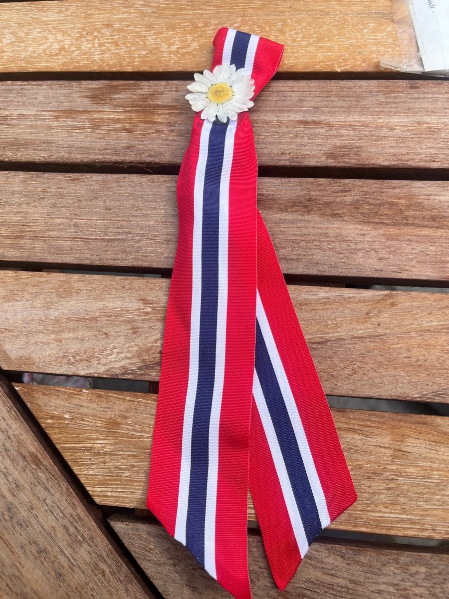 17. MAI SLØYFE brosje pins - ekte tørket blomst - KNASK