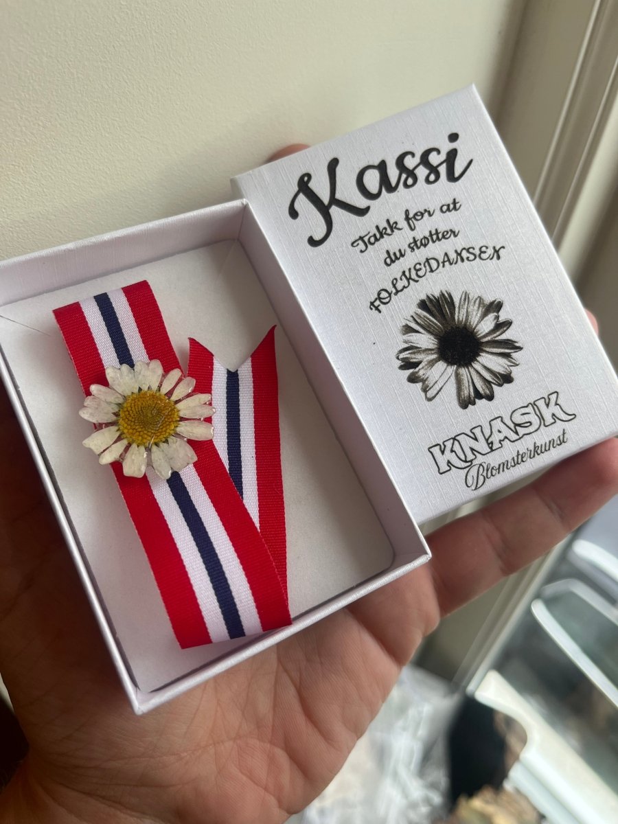 17. MAI SLØYFE brosje pins - ekte tørket blomst - KNASK