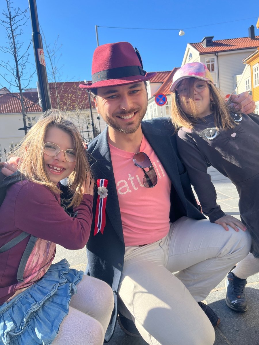 17. MAI SLØYFE brosje pins - ekte tørket blomst - KNASK