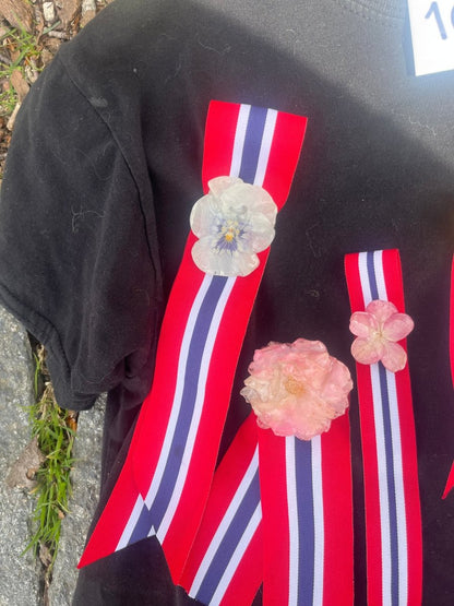 17. MAI SLØYFE brosje pins - ekte tørket blomst - KNASK