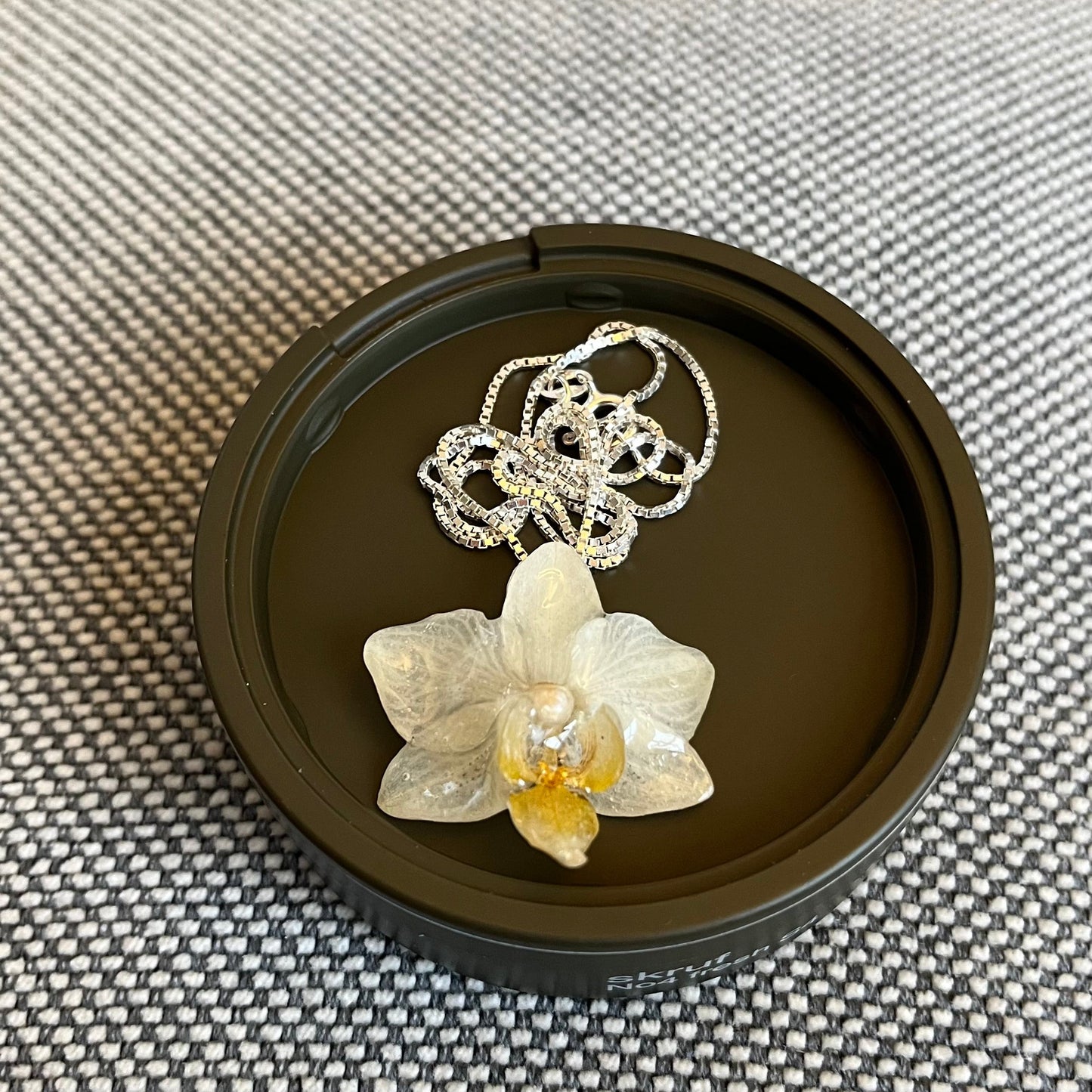 MINIATYR ORKIDÉ smykke - ekte tørket blomst