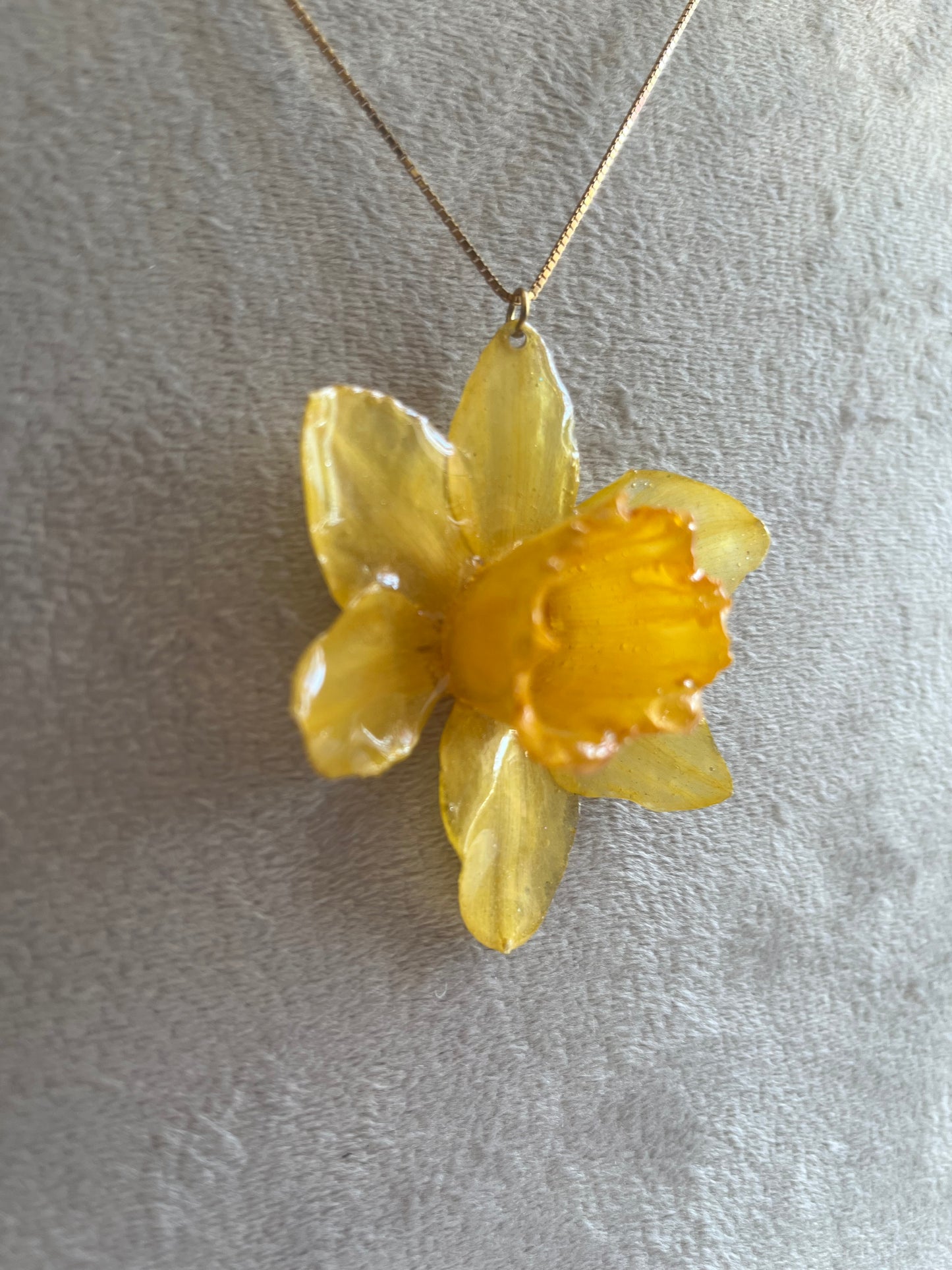 PÅSKELILJE smykke - ekte tørket blomst