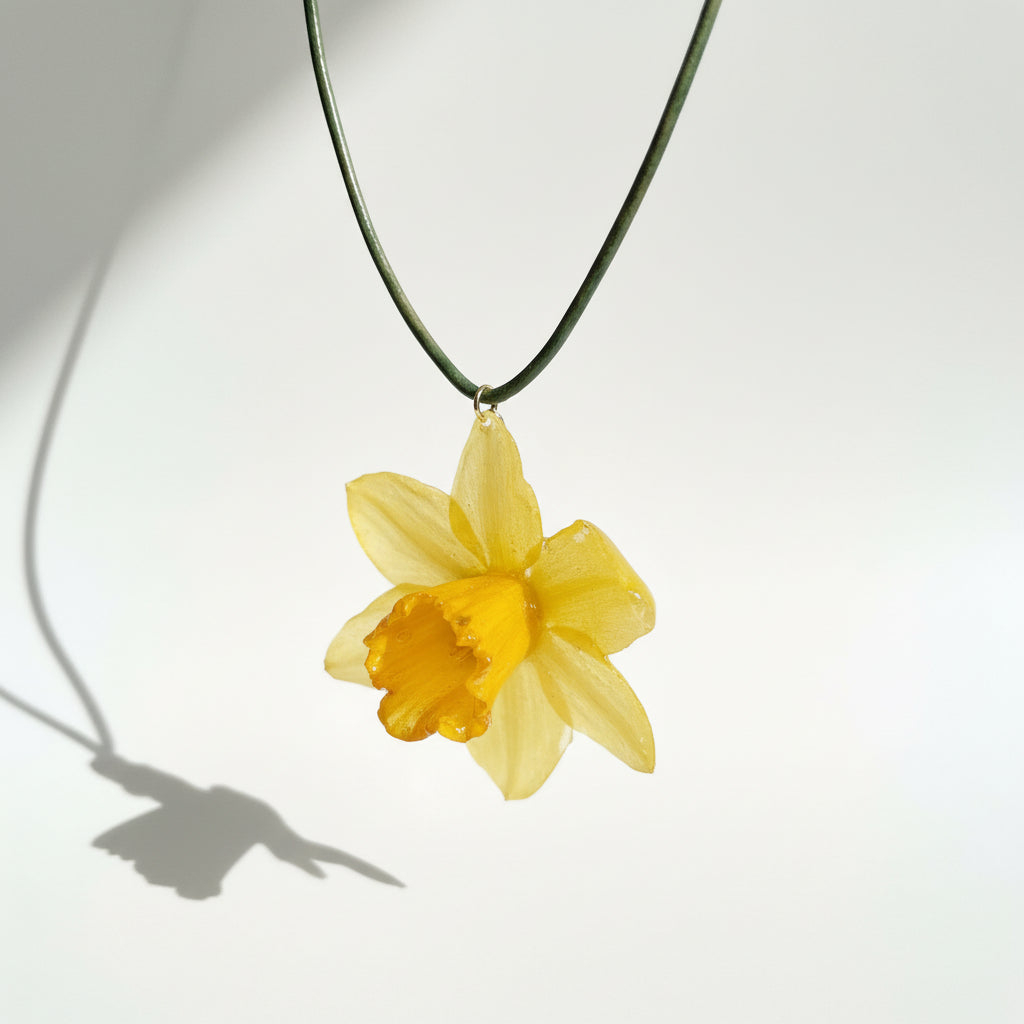 PÅSKELILJE smykke - ekte tørket blomst