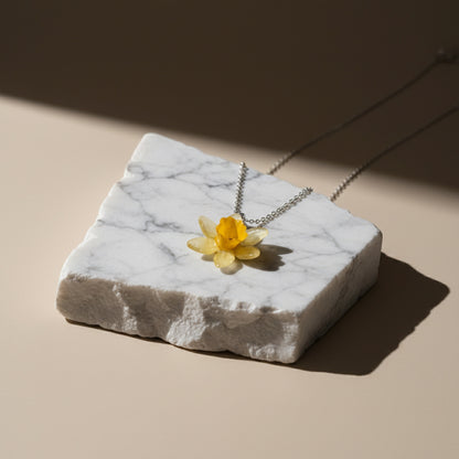 PÅSKELILJE smykke - ekte tørket blomst