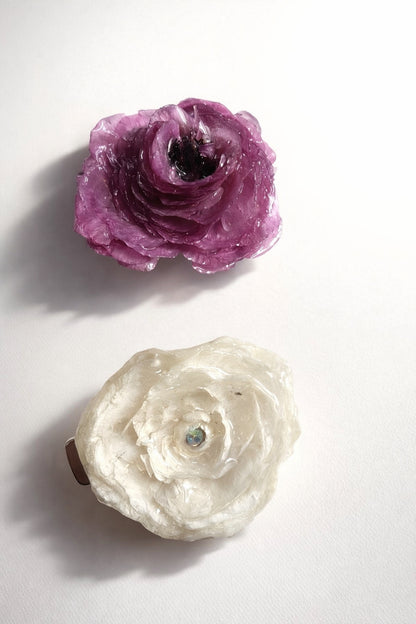 RANUNKEL hårspenne - ekte tørket blomst, krokodilleklemme