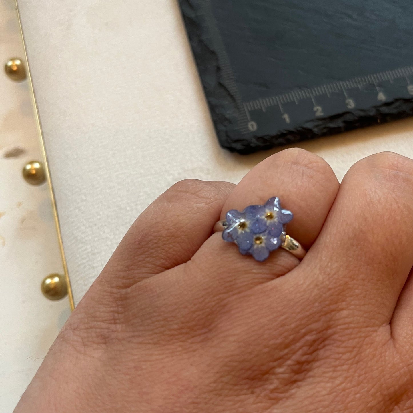 FORGLEMMEGEI ring - ekte tørket blomst