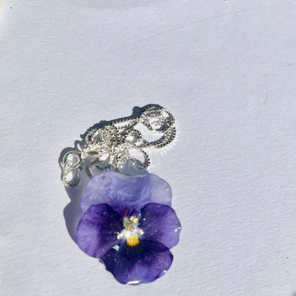 ÅSE FIOL blomstersmykke, 3D - tørket stemorsblomst, 925 sølvkjede - Smykke KNASK