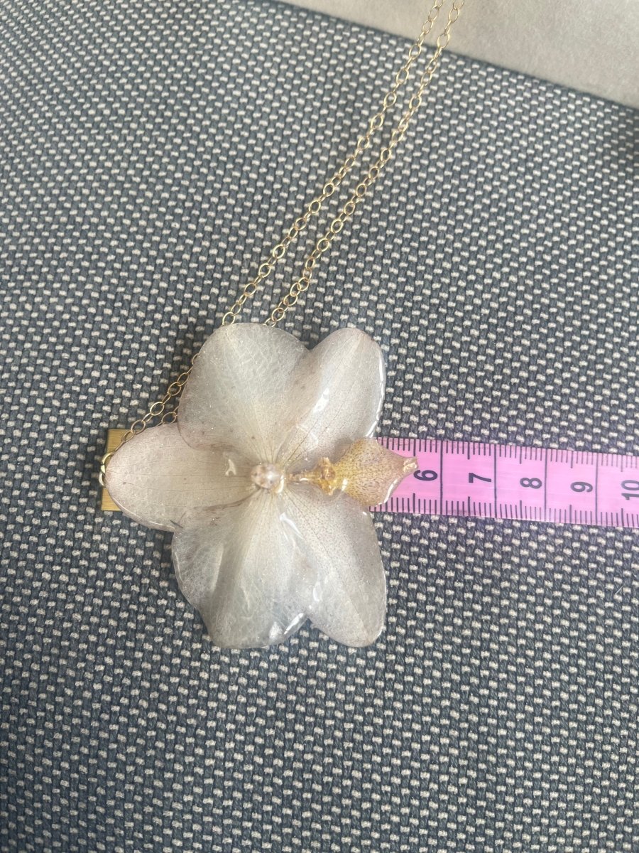 BEIGE ORKIDÉ blomstersmykke, ekte 3D-tørkrt blomst, 925 sølvkjede - KNASK