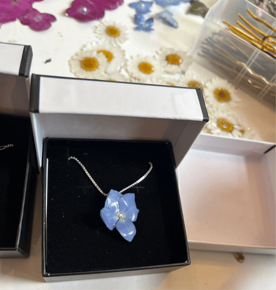 BLÅ HORTENSIA smykke - ekte tørket blomst - sølv - Smykke KNASK