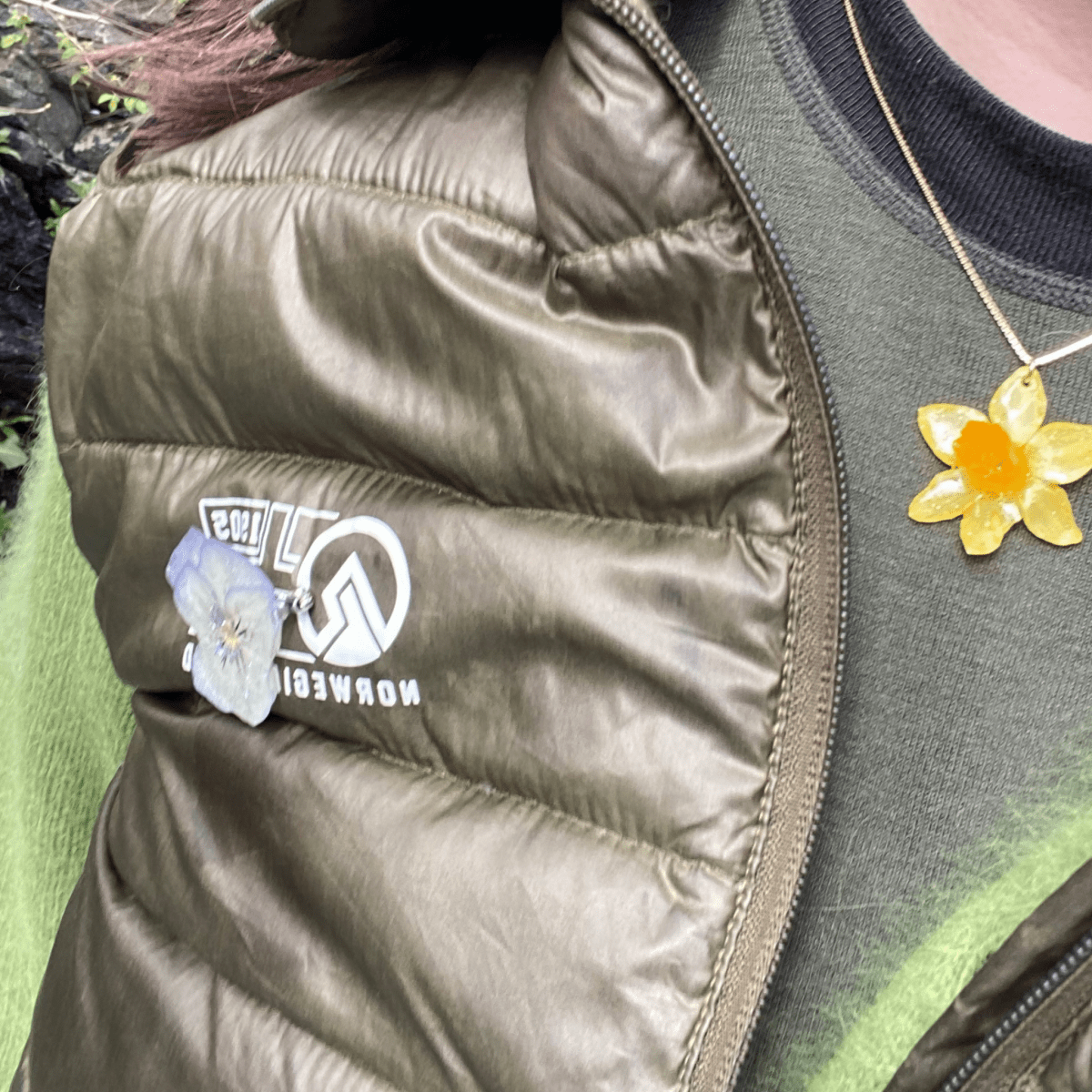 BROSJE av ekte stemorsblomst - Hårpynt KNASK